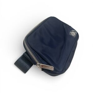 Lululemon Men/Women Everywhere Belt Bag- 1L Navy blue